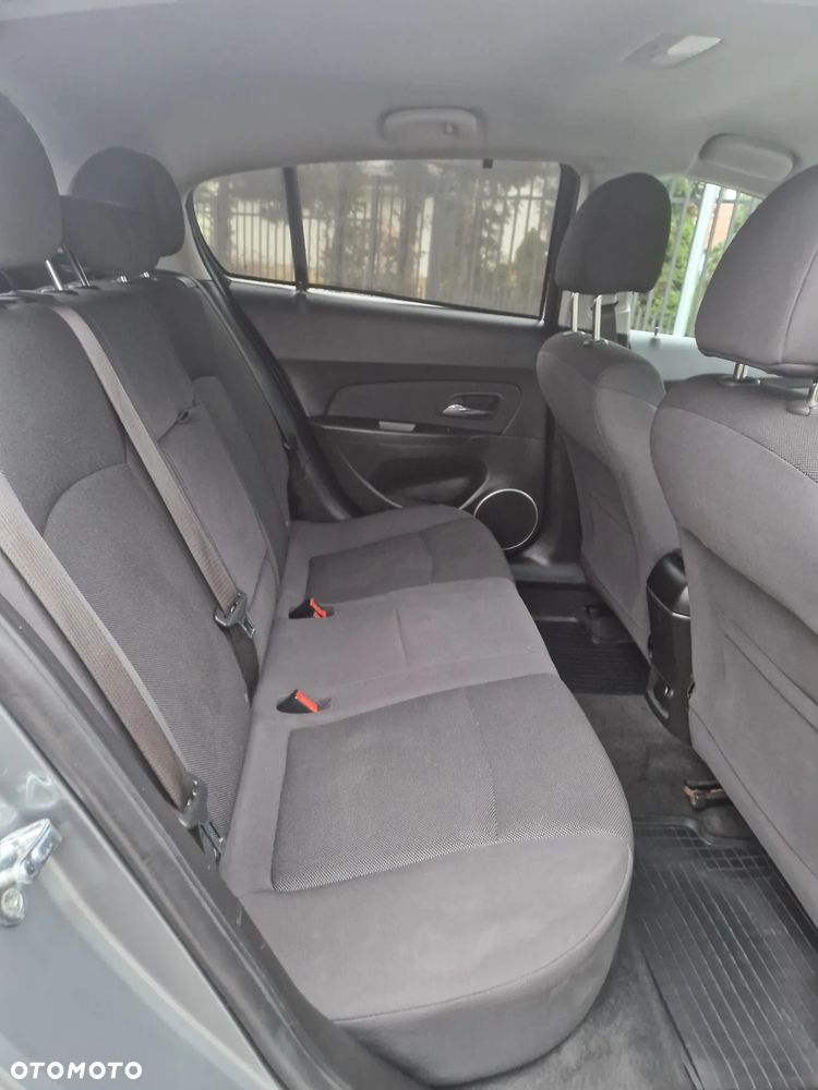 Chevrolet Cruze 1.6 LS+ - 8