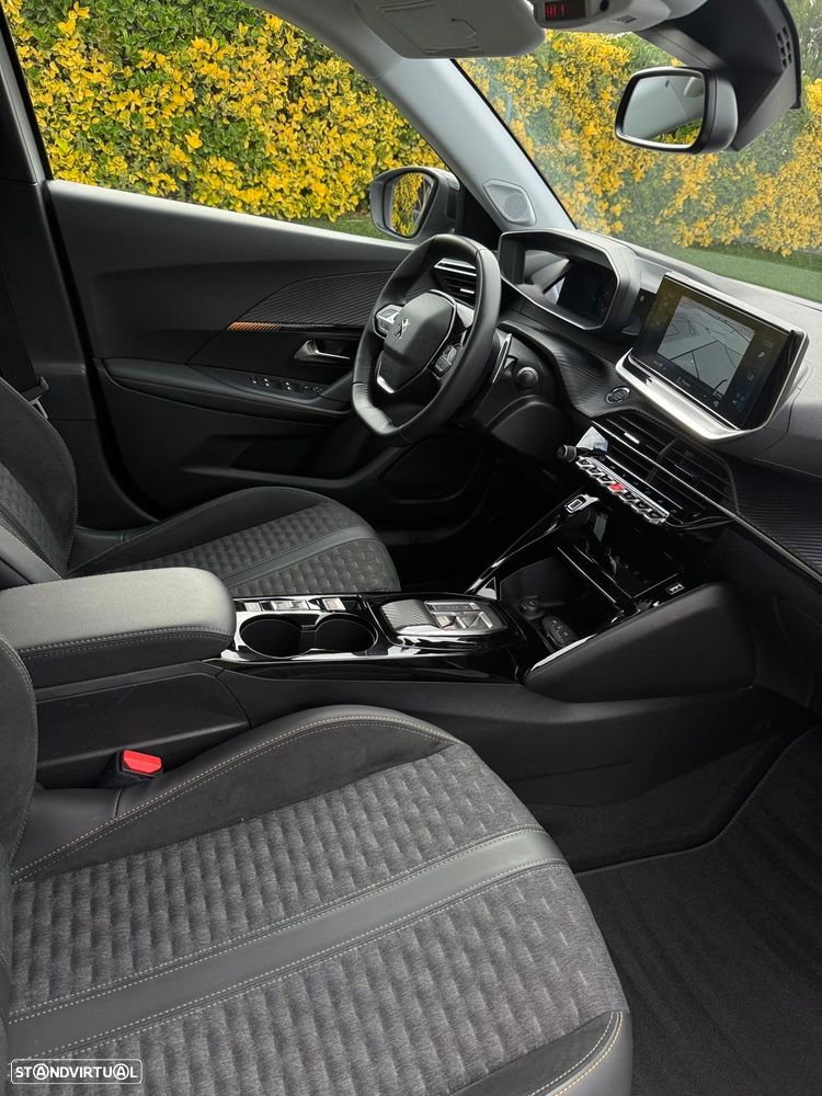 Peugeot 2008 1.2 PureTech Allure EAT8 - 9