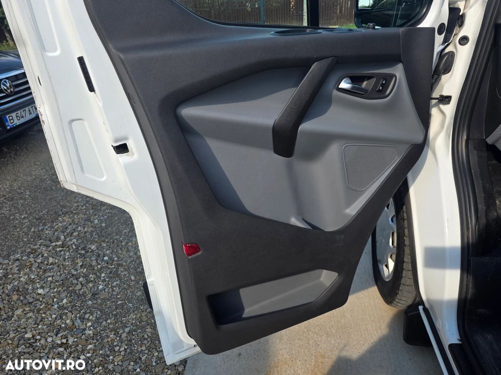 Ford TRANSIT CUSTOM - 21