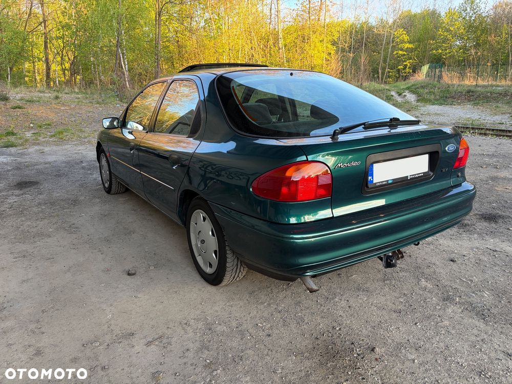 Ford Mondeo 1.8 CLX - 3