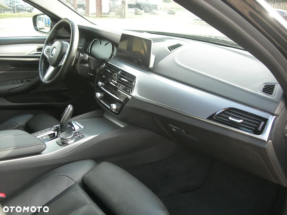 BMW Seria 5 530e iPerformance M Sport sport - 25