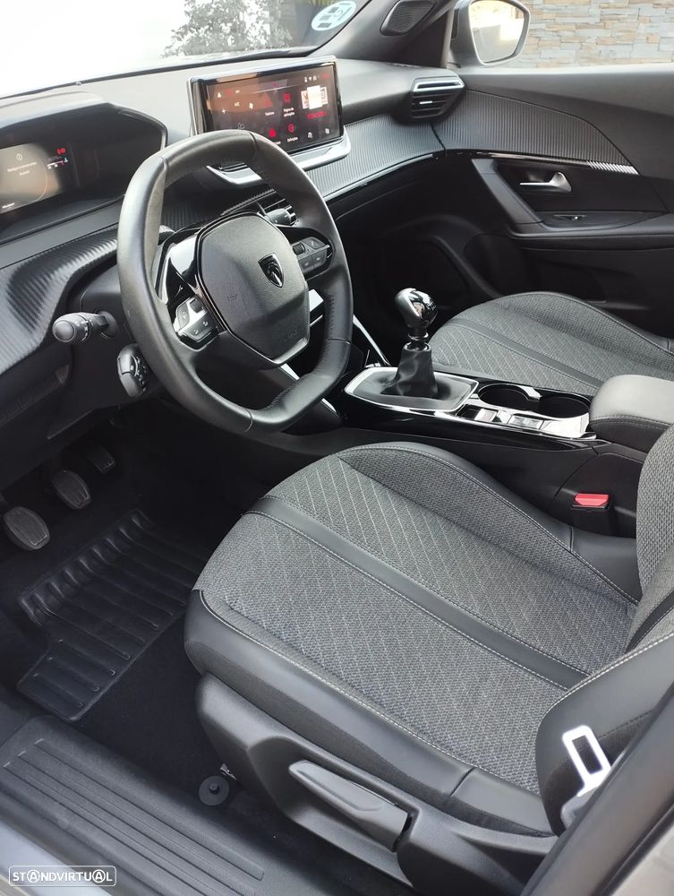 Peugeot 2008 1.2 PureTech Allure - 4