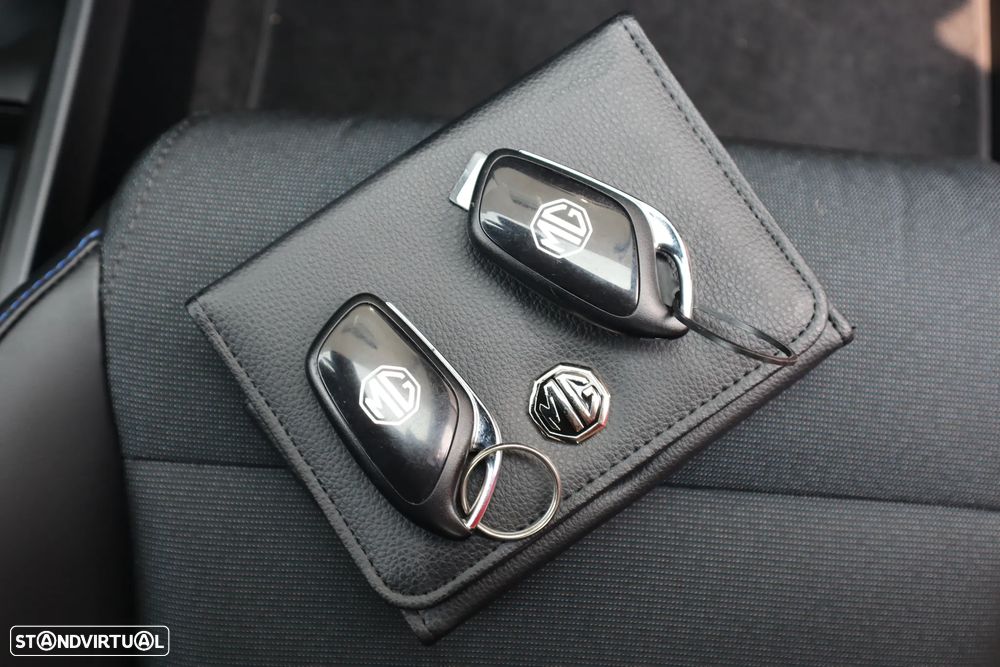MG MG4 64 kWh Luxury - 38