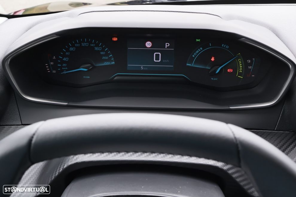 Peugeot 208 - 8