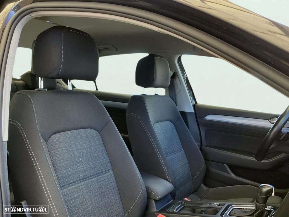 VW Passat 1.6 TDI Business DSG - 10