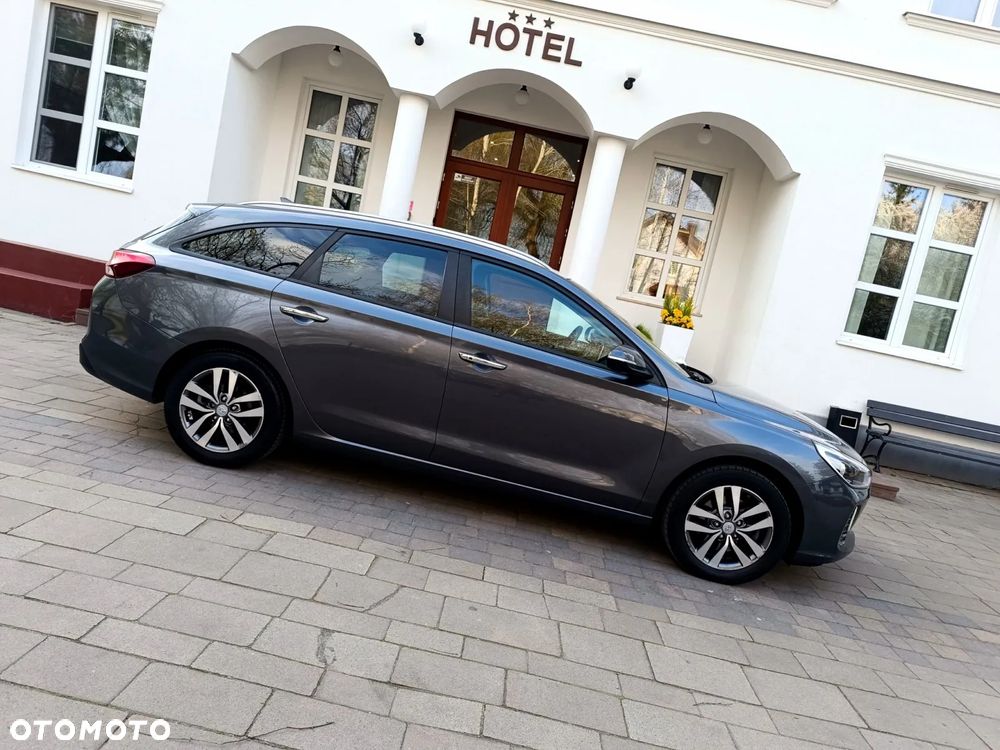 Hyundai i30 blue Kombi 1.6 CRDi Style - 16