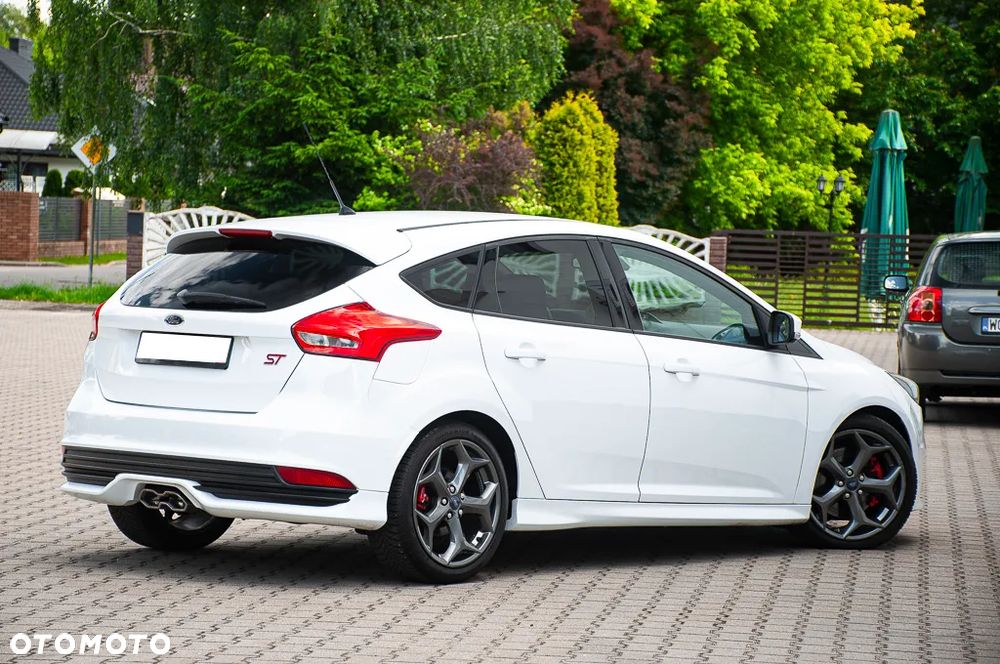 Ford Focus 2.0 TDCi ST mit Leder-Exclusiv-Paket - 15