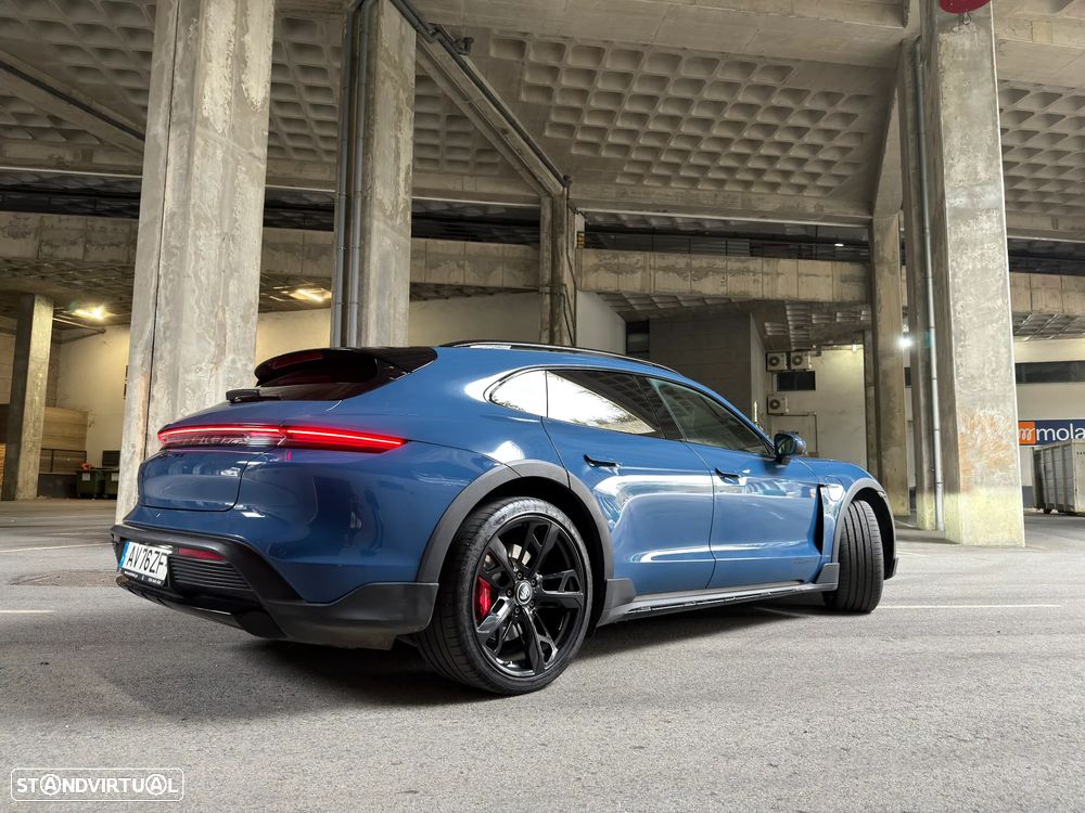 Porsche Taycan Cross Turismo 4S - 17