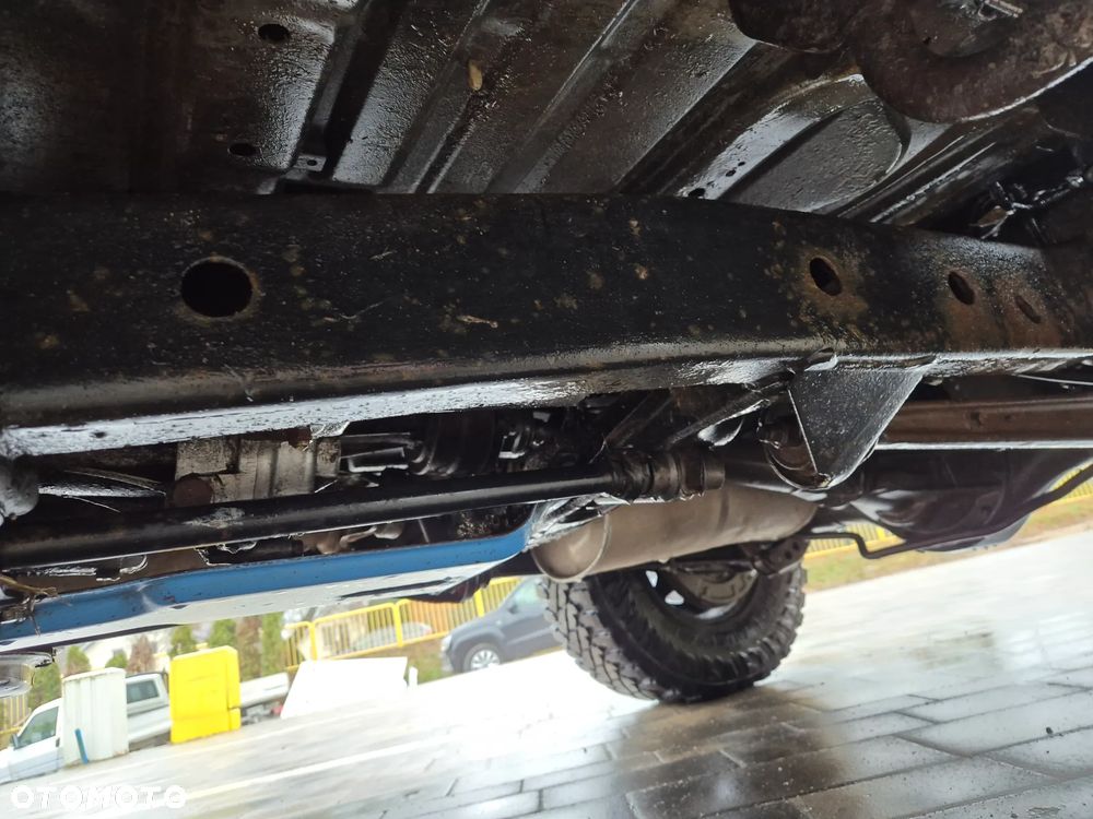 Mitsubishi Pajero - 12