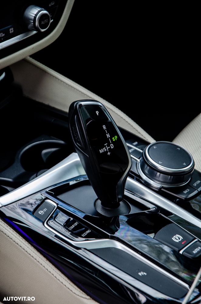 BMW Seria 5 540i xDrive AT - 15