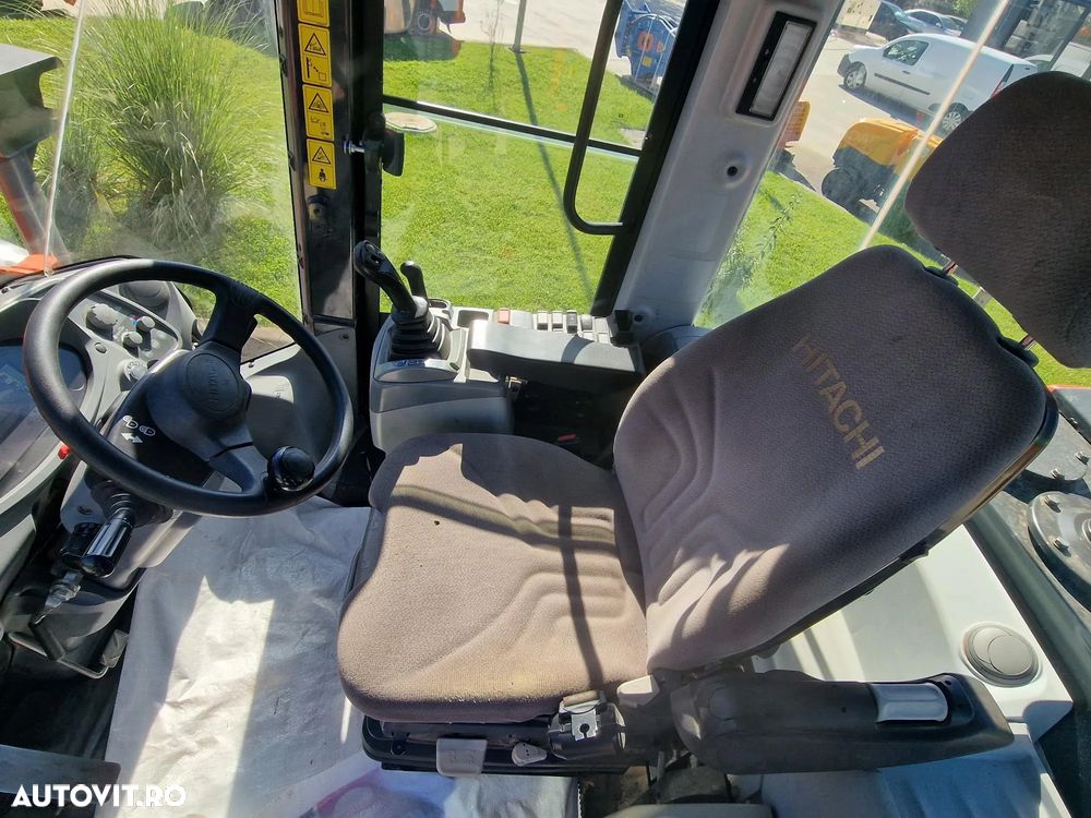 Hitachi ZW220, CUPA 3,5mc, 2018, 24.,392km, 5.880h, consum mediu 8l/h, Gresare automata, Anv MICHELIN 60% OK, ridica 15t, motor 201CP stage IV, basculare cupa la 4,2m, CUPLA RAPIDA, Posibilitate leasing 3 ani, PROMOTIE 86900 EUR+Tva - 32