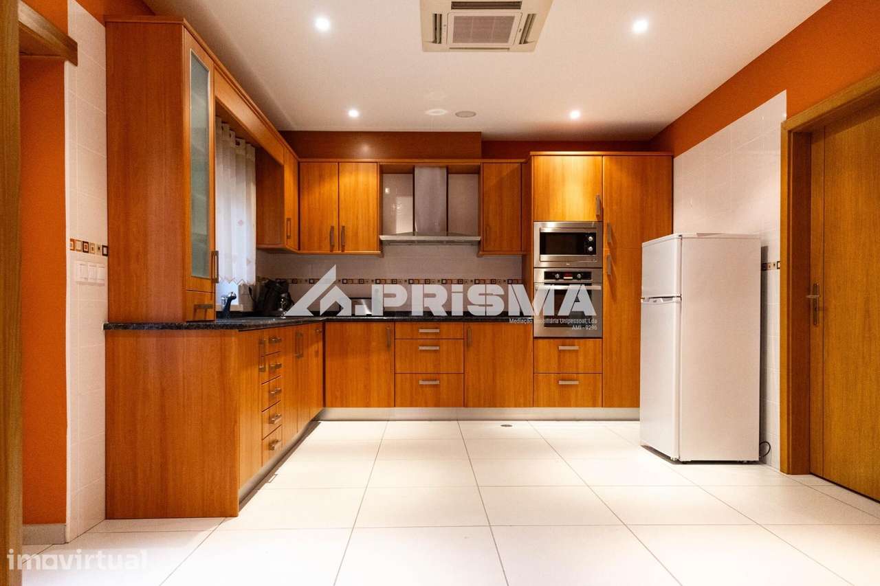 Moradia T5 com logradouro e garagem para venda em Alcains - Grande imagem: 2/40