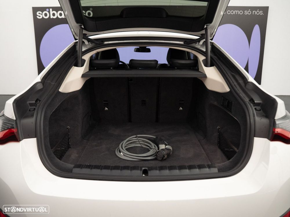 BMW i4 eDrive40 — fotografia 11