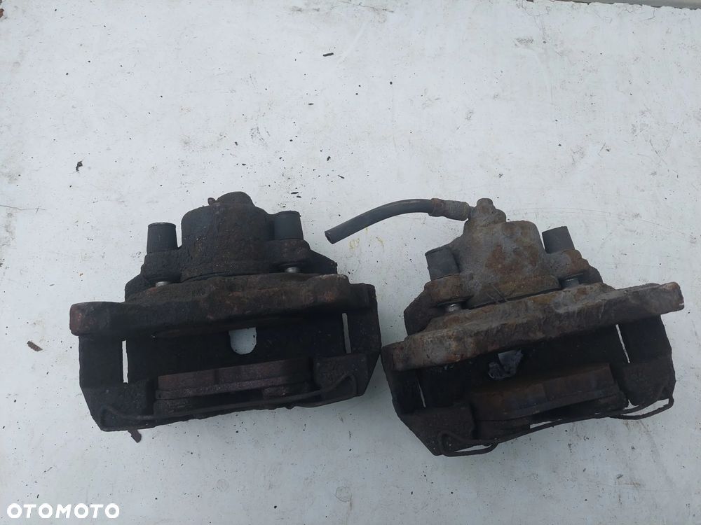 ZACISK PRAWY LEWY PRZÓD VW PASSAT B6 2.0 TDI 1.9 TDI - 2