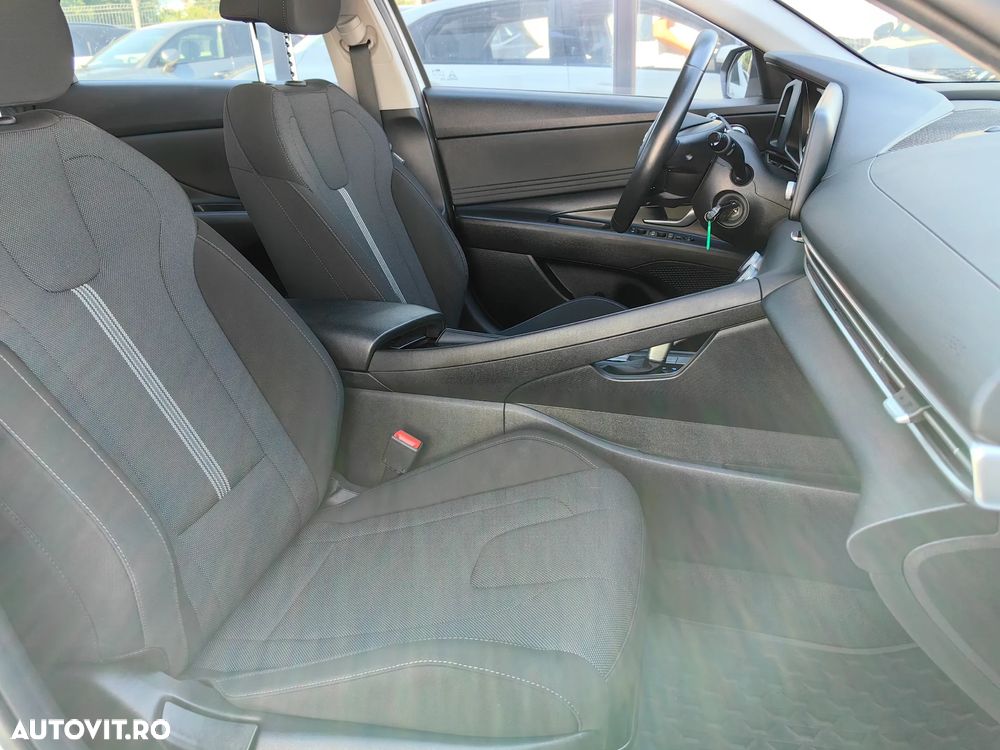 Hyundai Elantra 1.6 l 123 CP CVT Comfort - 18
