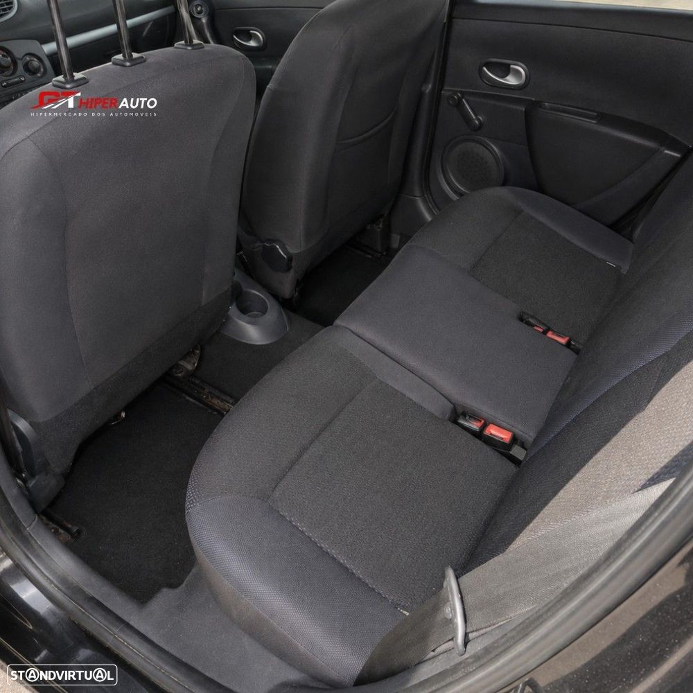 Renault Clio 1.2 16V Dynamique S - 10