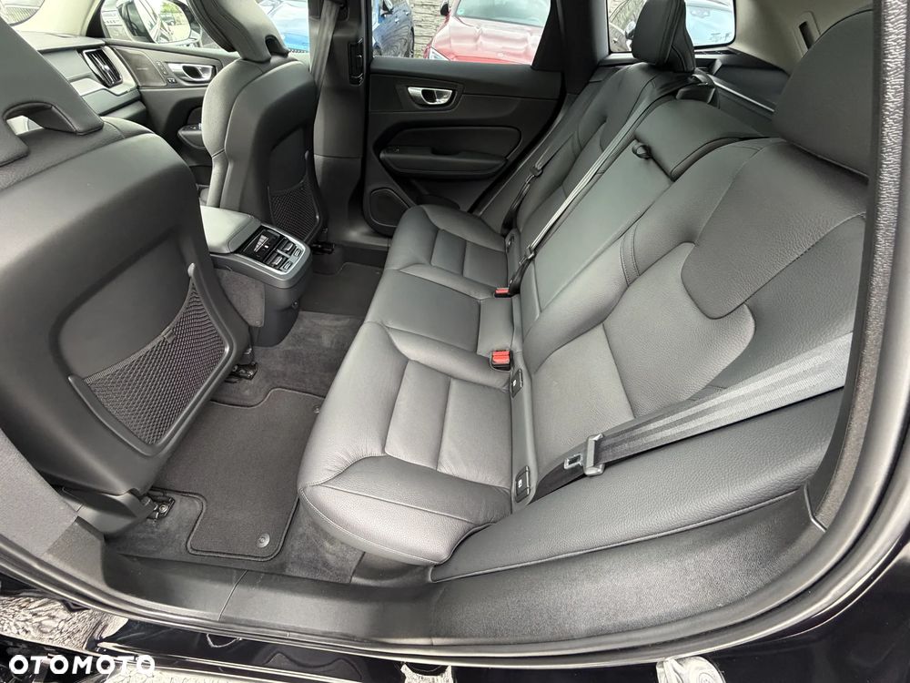 Volvo XC 60 B4 D AWD Ultimate Dark - 28
