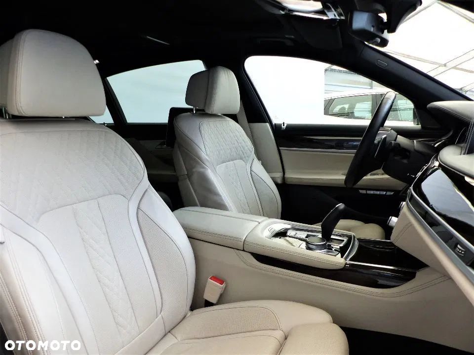 BMW Seria 7 750Li xDrive - 8
