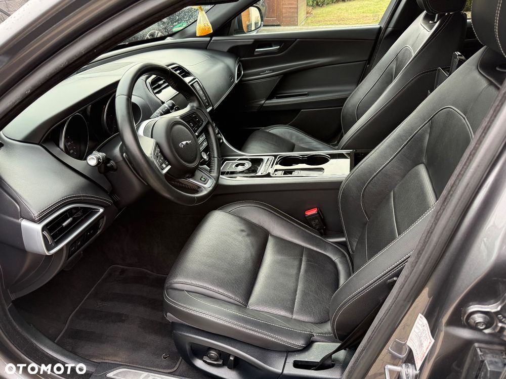 Jaguar XE 20d AWD R-Sport - 21