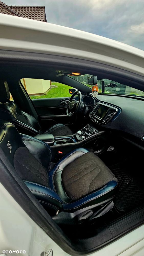 Chrysler 200 - 18