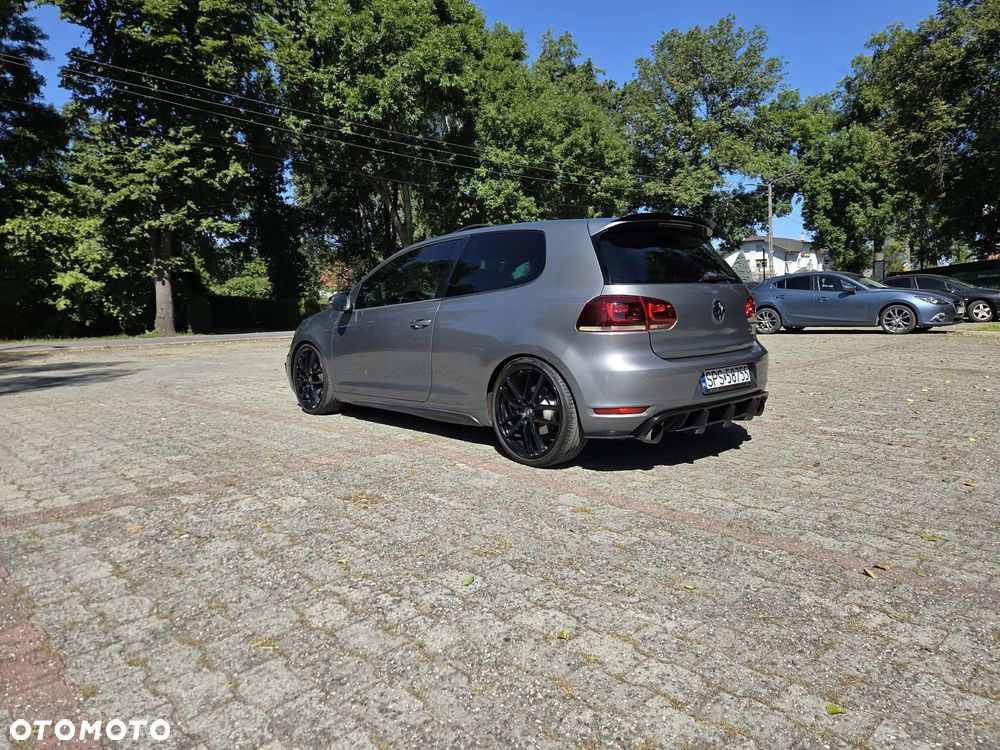 Volkswagen Golf - 6