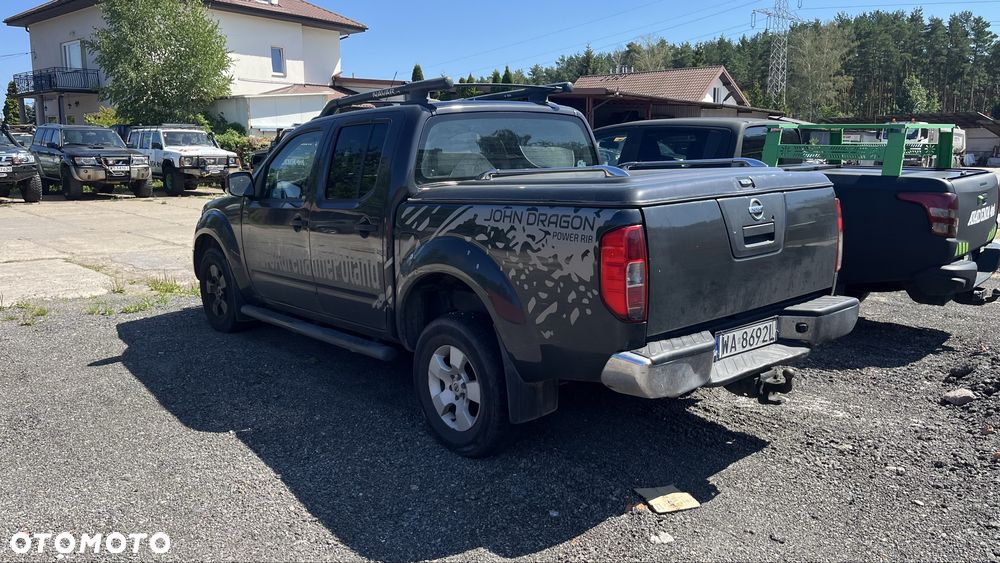 Nissan Pickup - 4