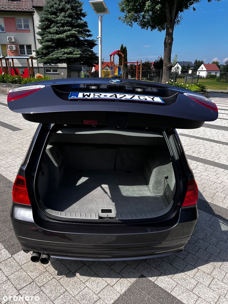 BMW Seria 3 325i xDrive - 39