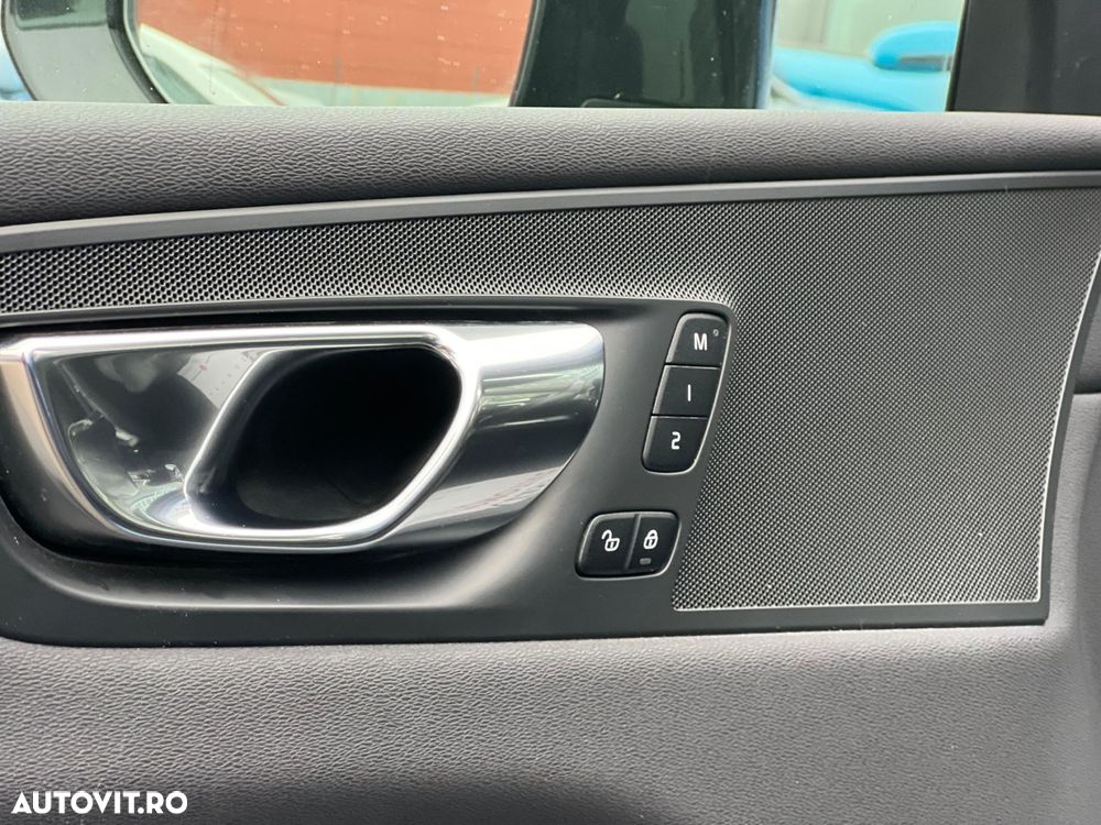 Volvo XC 60 T8 Twin Engine AWD R-Design - 9