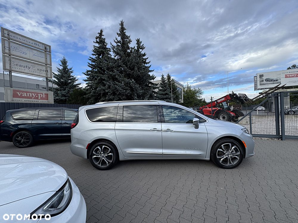 Chrysler Pacifica - 4