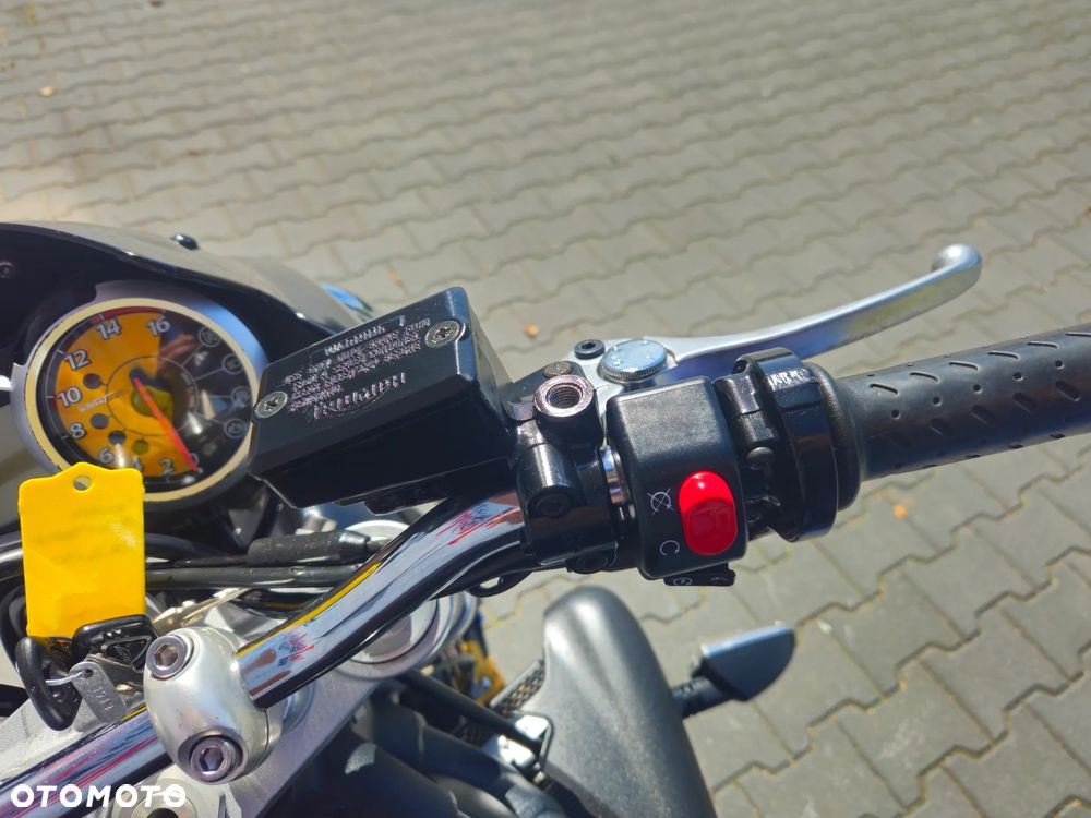 Triumph Street Triple - 17