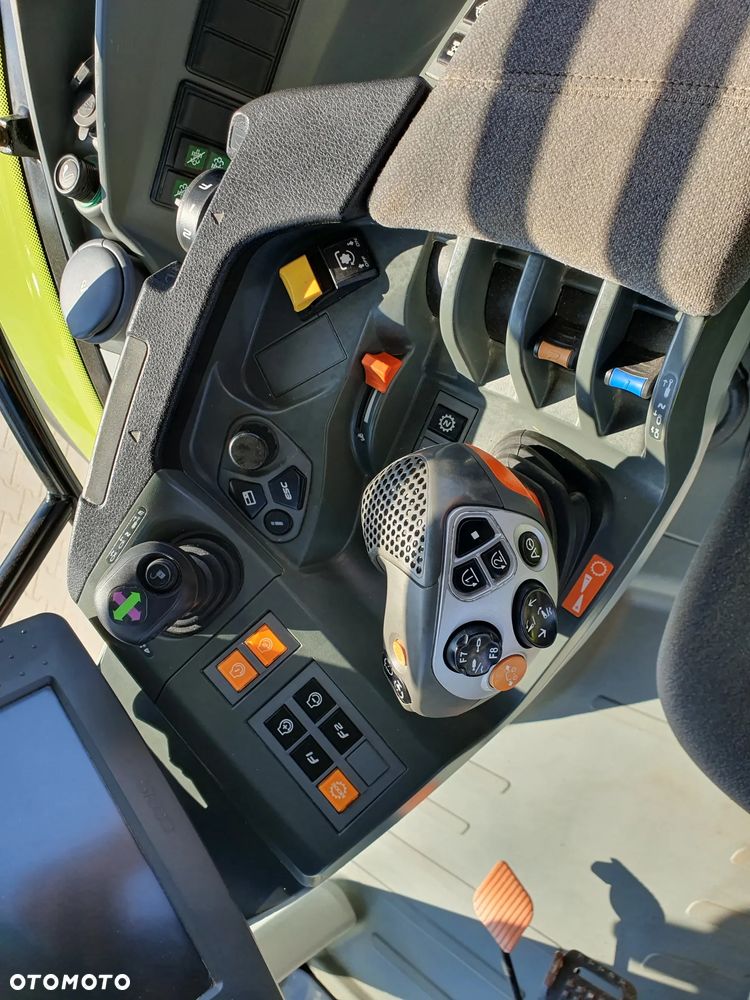 Claas Arion 640 - 14