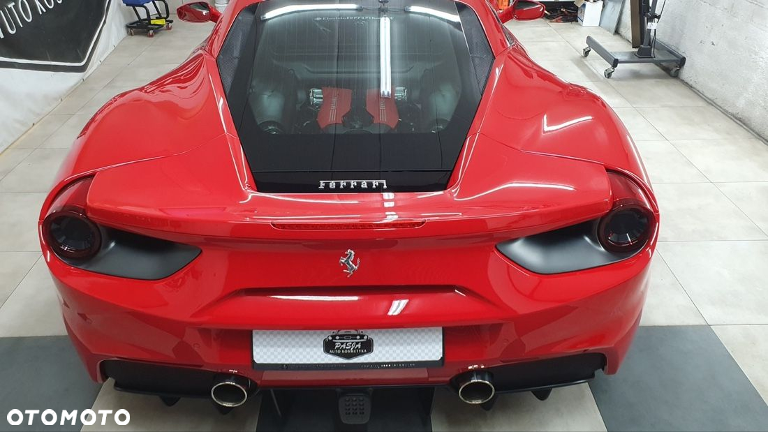 Ferrari 488 - 8
