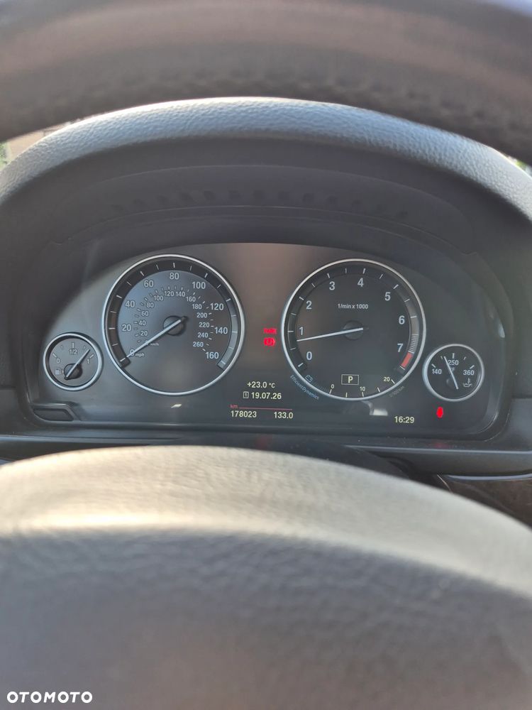 BMW Seria 5 528i xDrive - 9