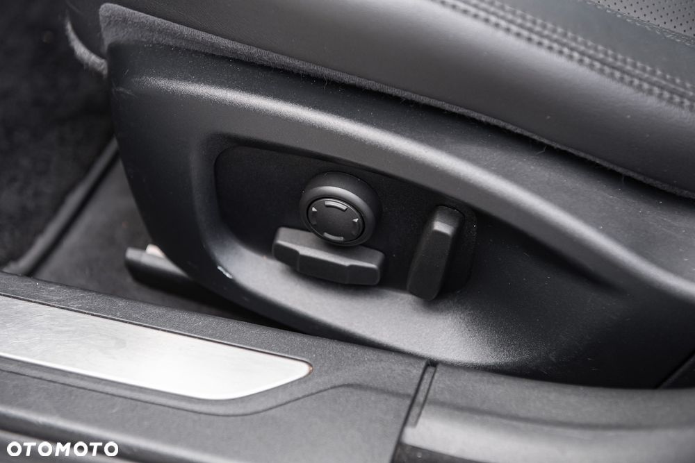 Jaguar XF 25d AWD Prestige - 17