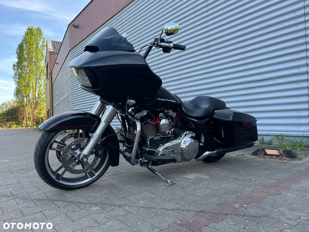 Harley-Davidson Touring Road Glide - 2