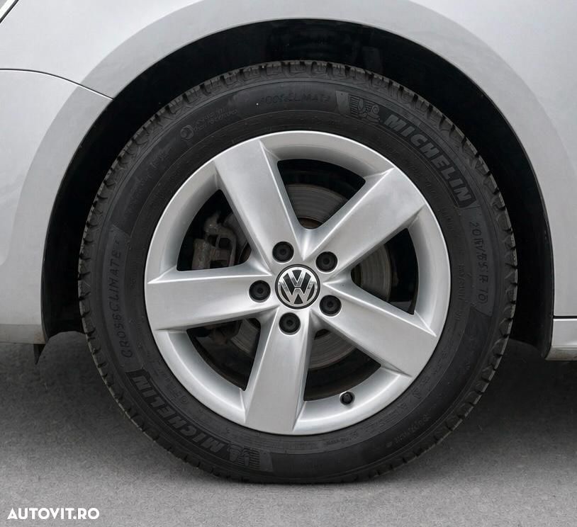 Volkswagen Jetta 1.6 TDI DSG Blue Motion Technology Comfortline - 17