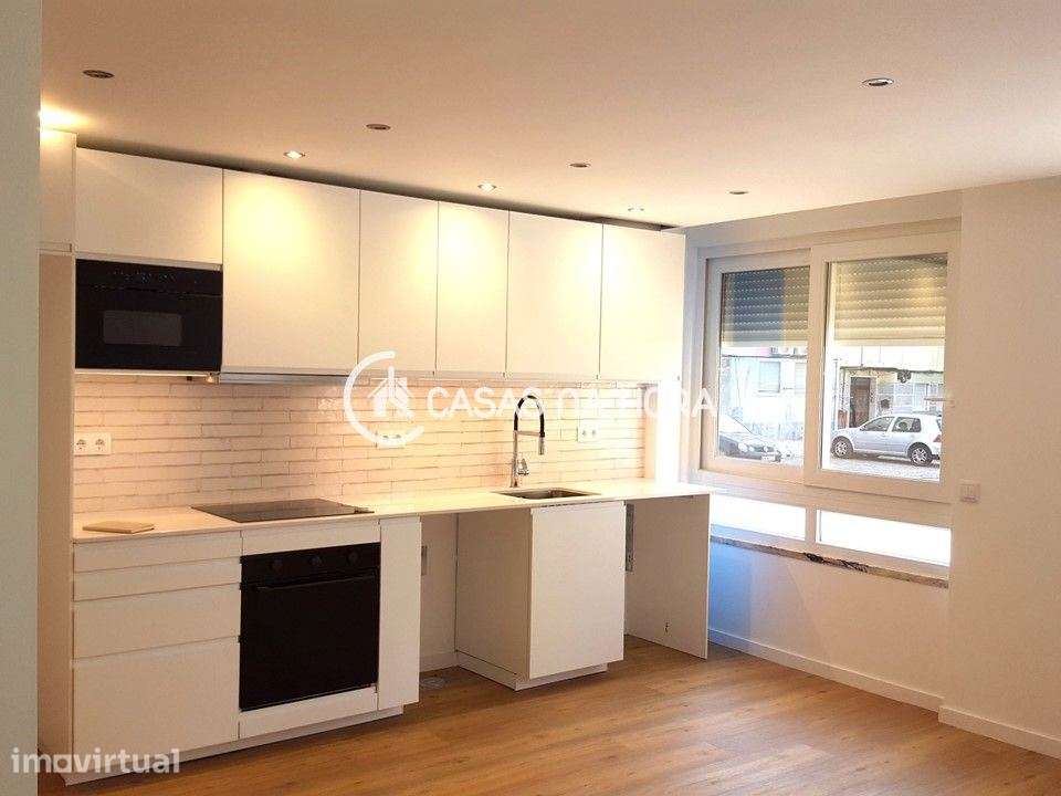 T3 renovado com duas casas de banho e cozinha semi-equipada em Setúbal - Grande imagem: 2/23