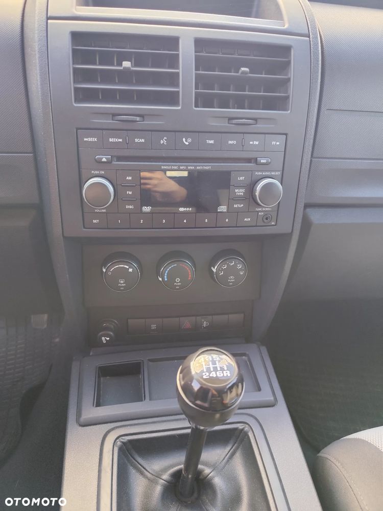 Dodge Nitro 2.8 CRD SE - 7