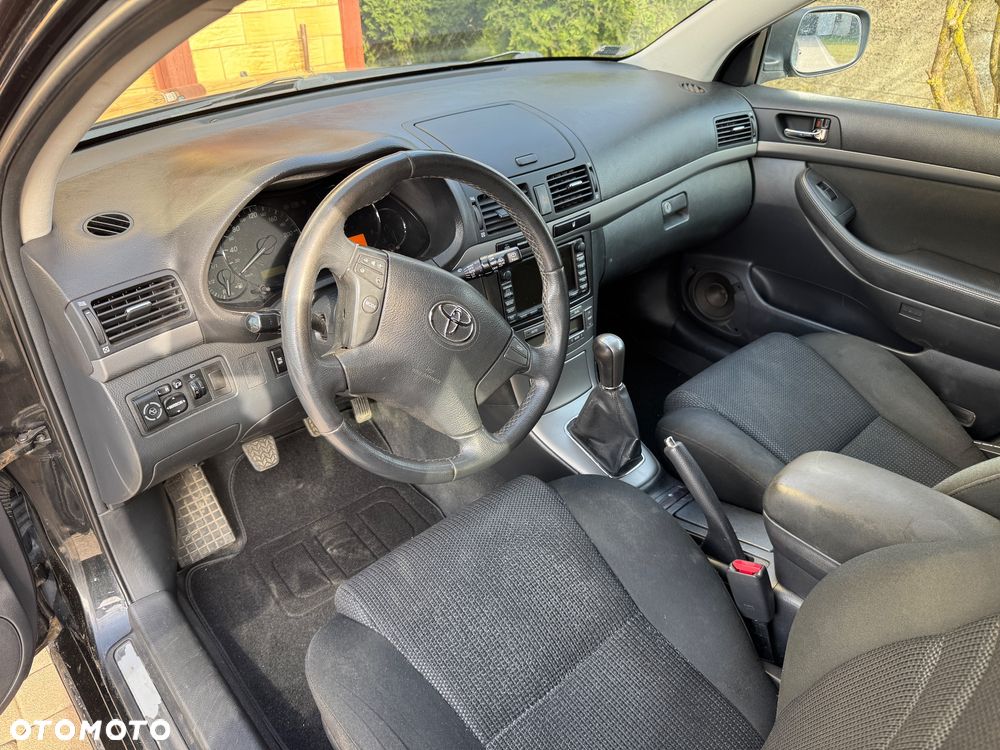 Toyota Avensis 1.8 VVT-i Sol - 10