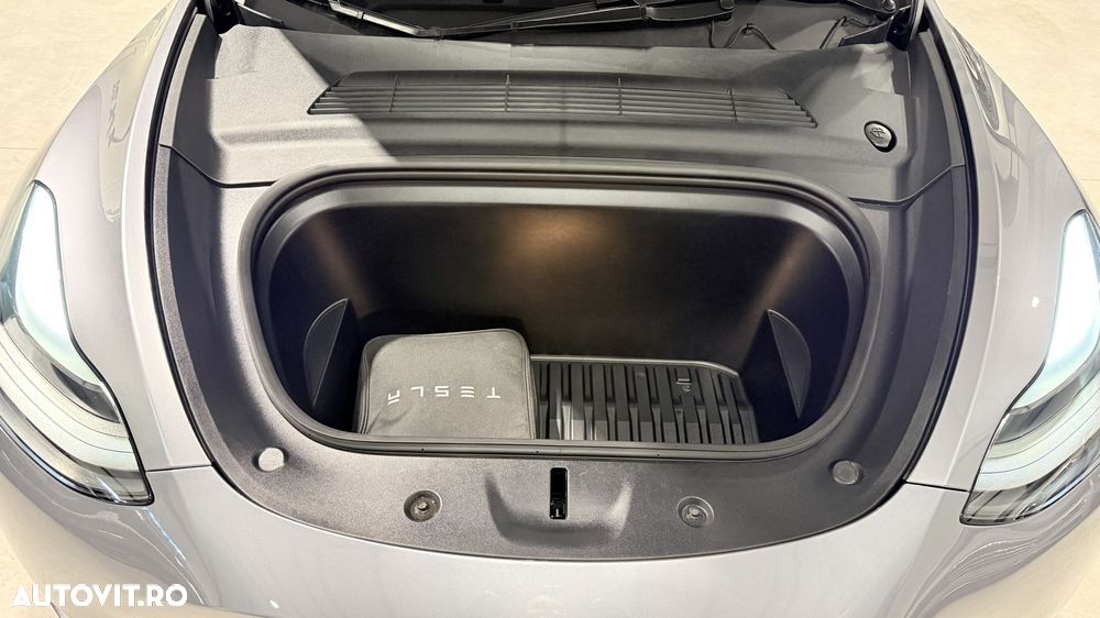 Tesla Model Y Performance Dual Motor AWD - 24