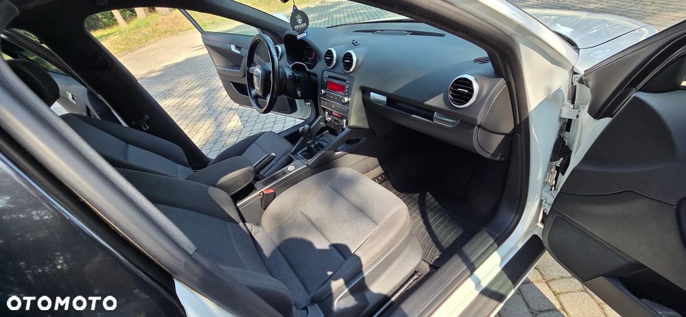 Audi A3 Sportback 1.6 TDI DPF S line Sportpaket - 30