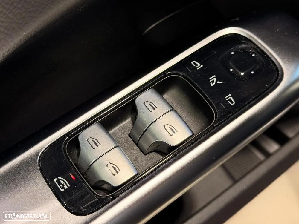 Mercedes-Benz C 300 d AMG Line — fotografia 18