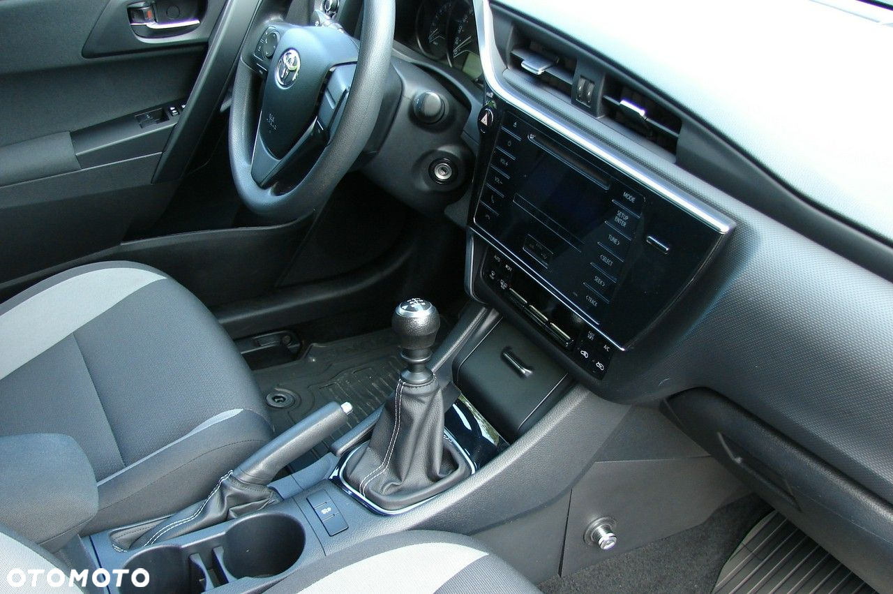 Toyota Auris - 13