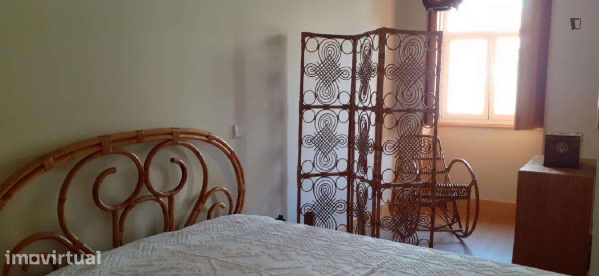 Quarto - localizado em Mafamude Porto - Grande imagem: 4/14