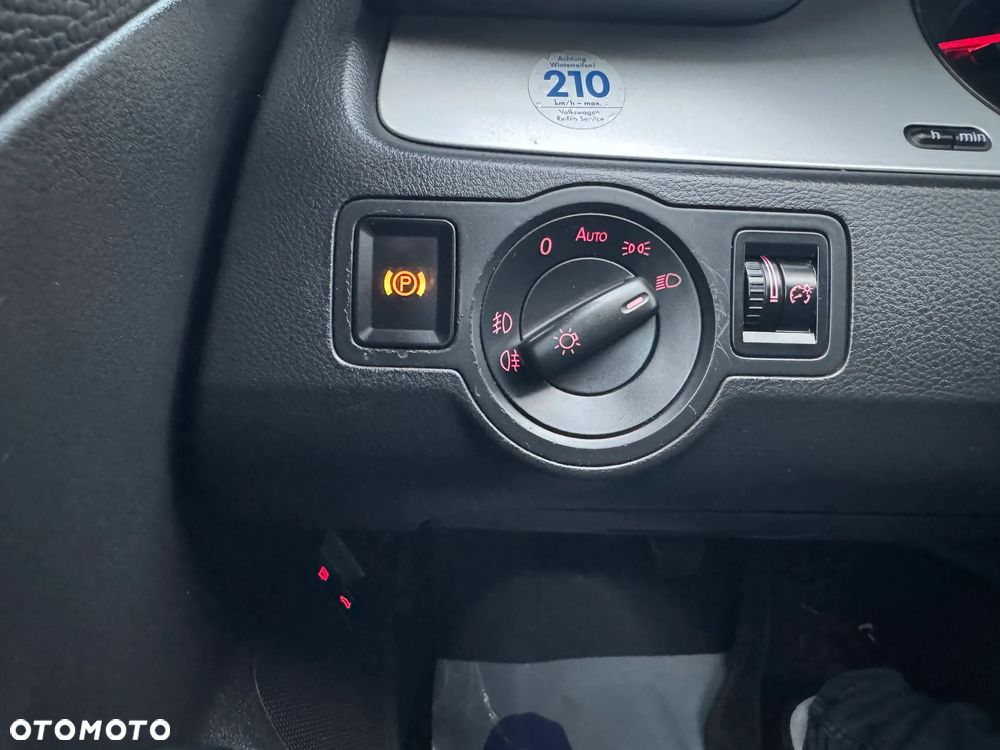 Volkswagen Passat 2.0 TDI Comfortline - 26