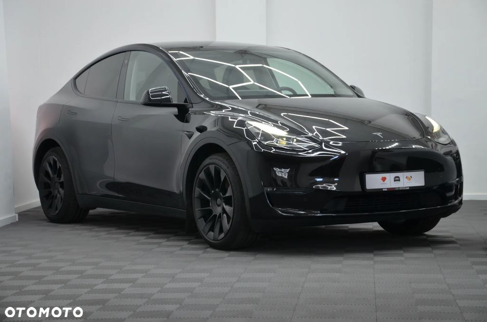 Tesla Model Y Long Range AWD - 2