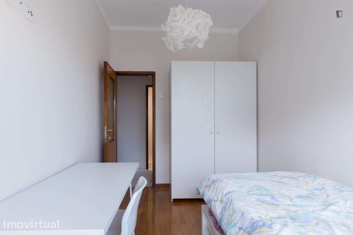 Quarto - localizado em Paranhos Porto - Grande imagem: 3/11