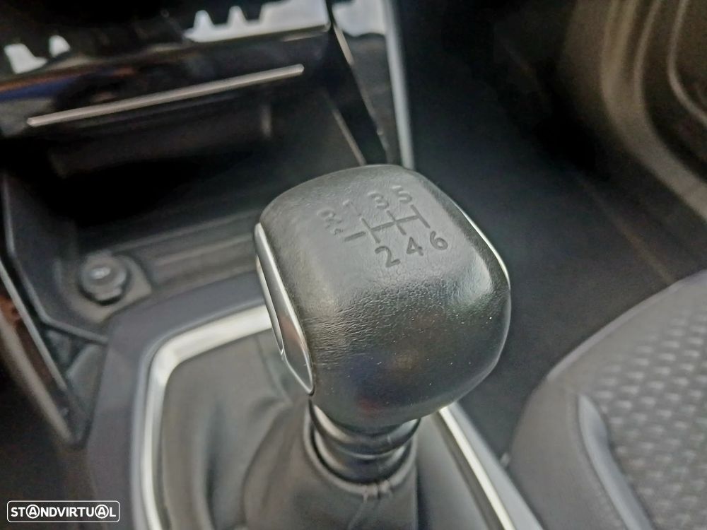 Peugeot 2008 1.2 PureTech Allure - 22