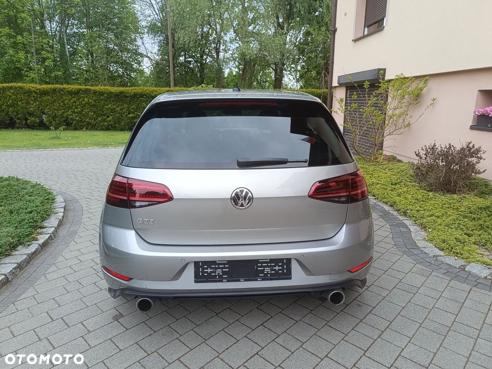 Volkswagen Golf - 8