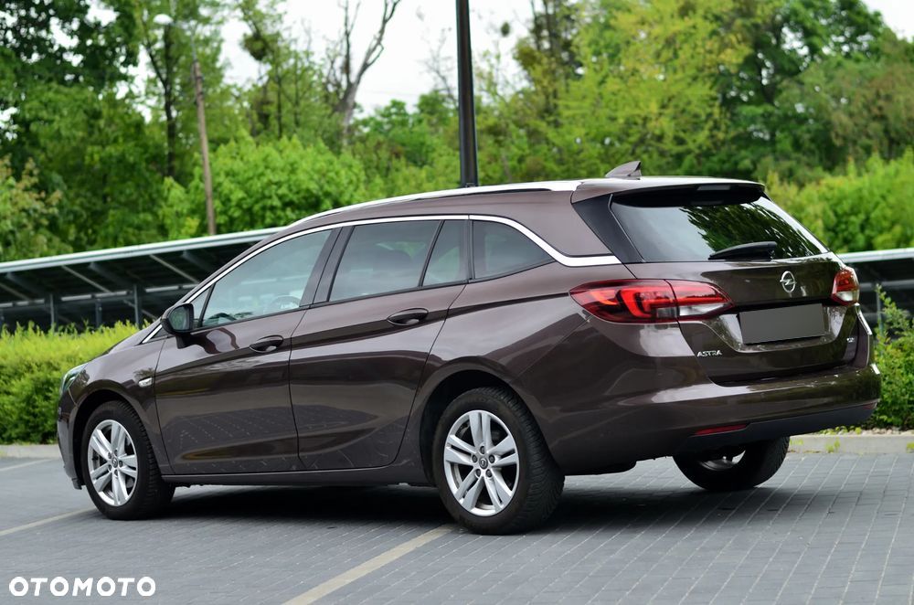 Opel Astra 1.6 D (CDTI) Sports Tourer Dynamic - 2